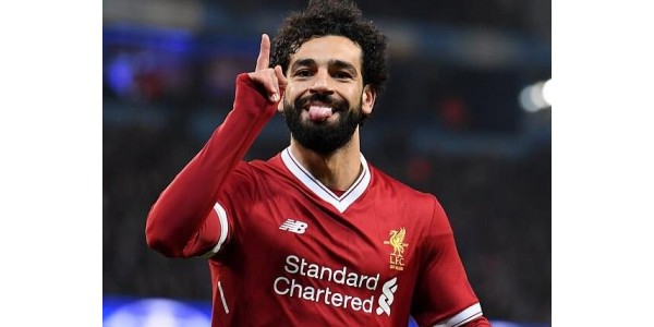 Kurzer Fußballstürmer Salah